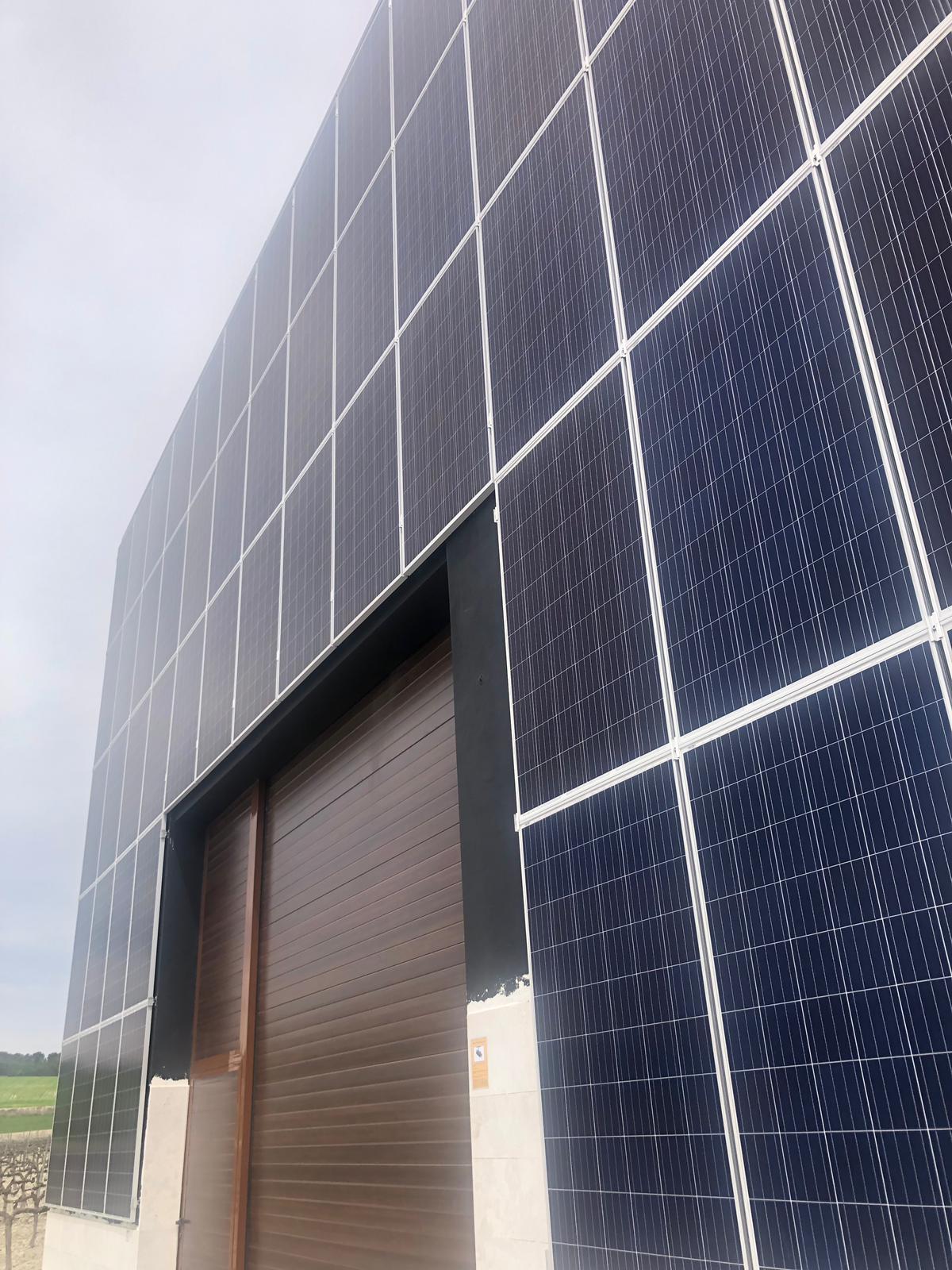paneles solares en fachada